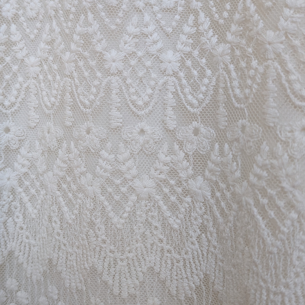 Sleeveless Lace Dress - Picture 4 of 8
